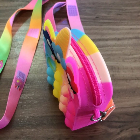 This are multiple pop toys for kids - Picture 2 of 5